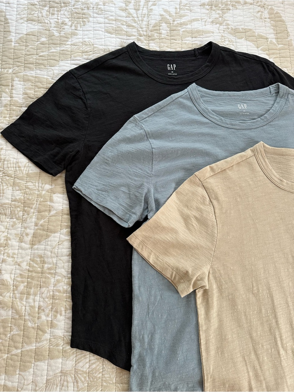 GAP Crew Neck Women’s 3 Pack Tees Size XSmall Black Light Blue Beige NWOT
